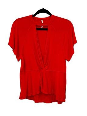 FREE PEOPLE Just A Twist Tee Red Cut Out Short Sleeve Top Size Medium